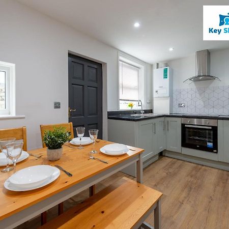 Five Bedroom Spacious Modern House By Keysleeps Short Lets Workington Lake District Beach Exterior photo